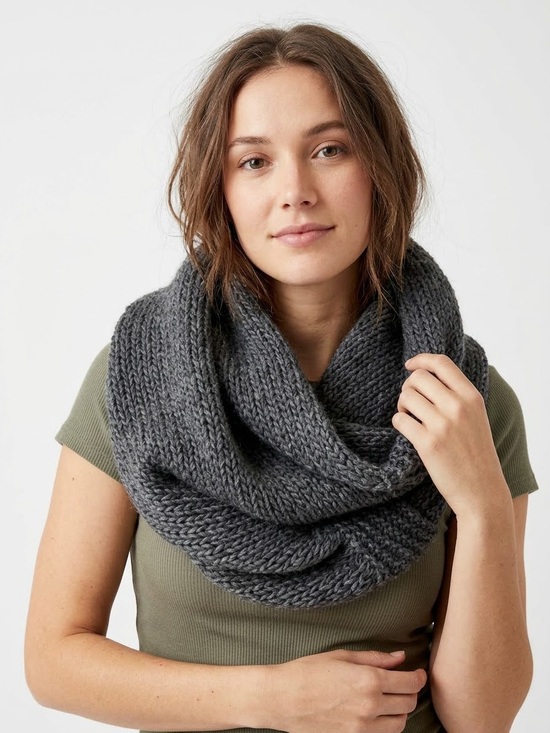 Holt Renfrew Accessories - Holt Renfrew Italy Alpaca Wool Blend Chunky Knit Infinity Cowl Scarf Italian